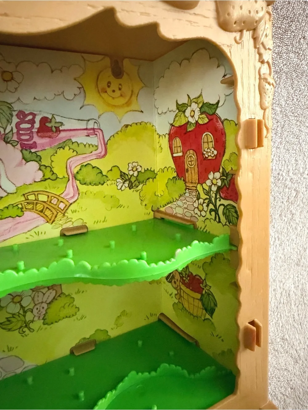 1981 Strawberry Shortcake Berry Patch Carry Case and Display Cabinet